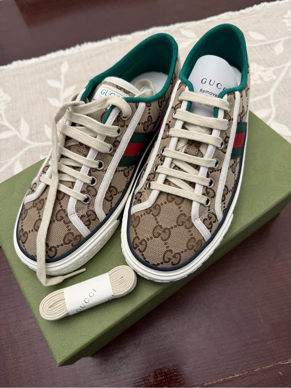 Women's Gucci Tennis 1977 Low Top Sneakers - Picture 2 of 4